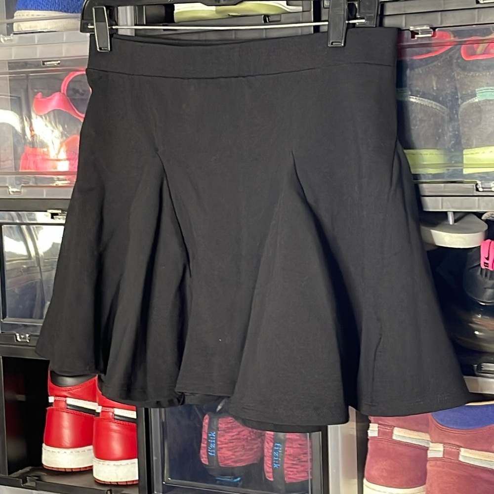 UO black mini skirt- med